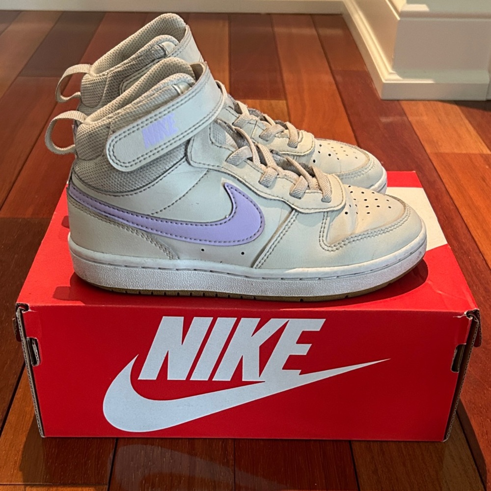 Nike Kids Sneakers in Beige and Lilac Bloom